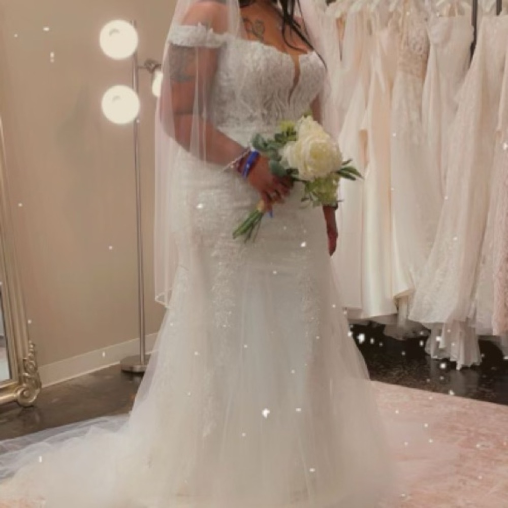 Elegant White Lace Wedding Dress